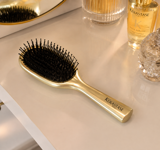 Золотистая щетка для волос Kerastase Paris Hair Brush Золотиста  фото